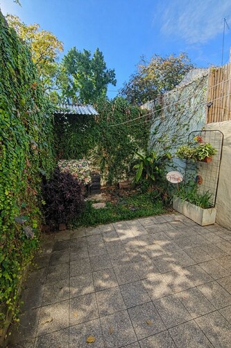 Private Room in a Shared House with a Balcony and Air Conditioning Near the San Isidro Racetrack