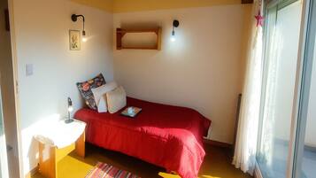 1 habitación, tabla de planchar con plancha, wifi y ropa de cama