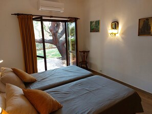 4 bedrooms, iron/ironing board, travel cot, free WiFi