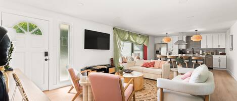 Smart TV, videojuegos, futbolito, libros