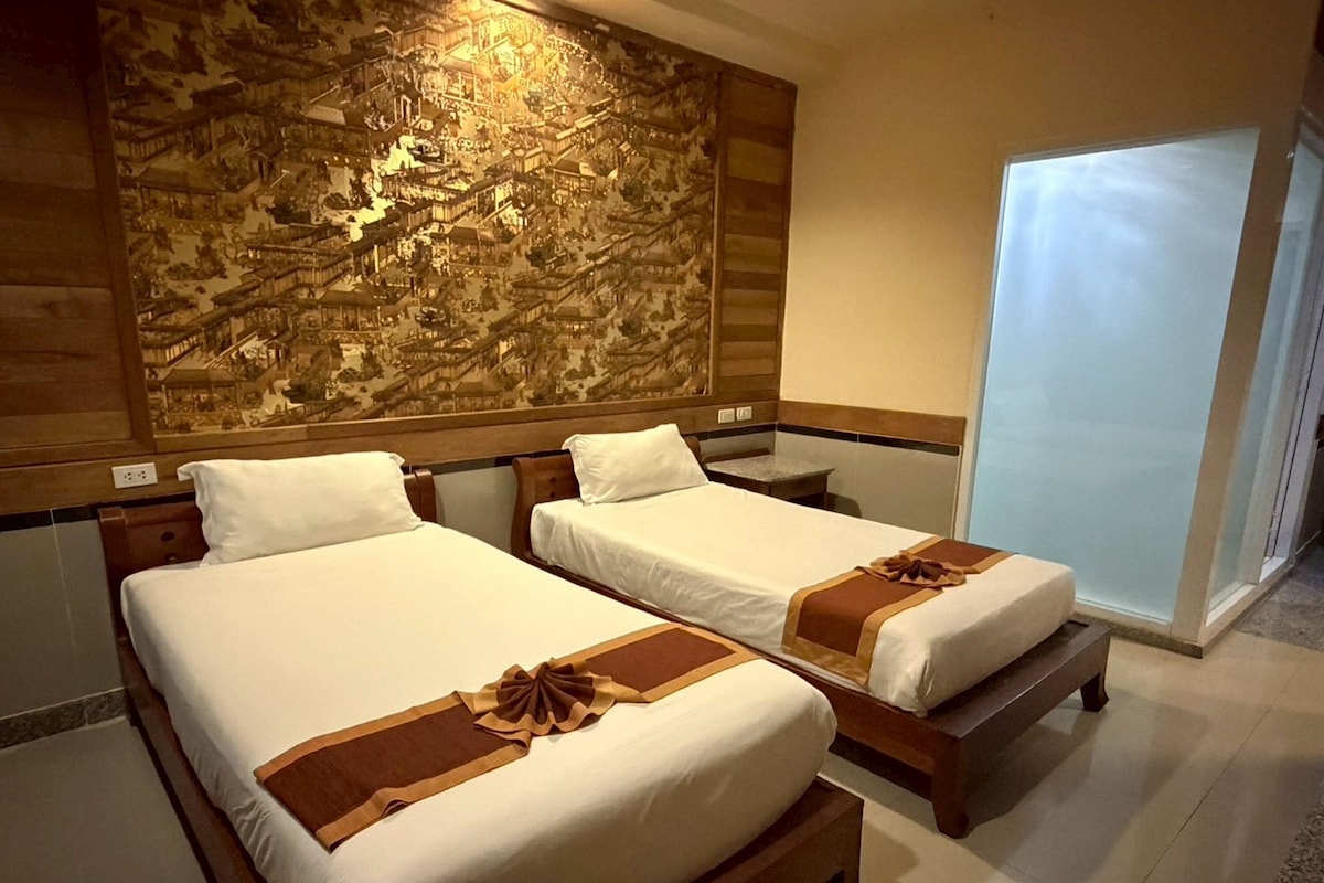 Habitación estándar con 2 camas individuales | Ropa de cama de alta calidad y escritorio 