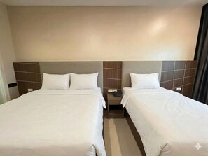 Deluxe Triple Room | Premium bedding, desk, laptop workspace, free WiFi - Sunday Grand Jomtien Pattaya (Pattaya)