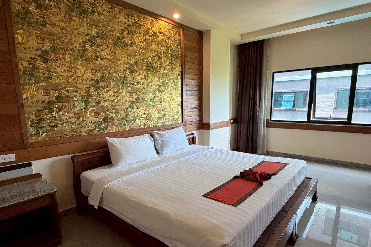 Premium bedding, desk, laptop workspace, free WiFi