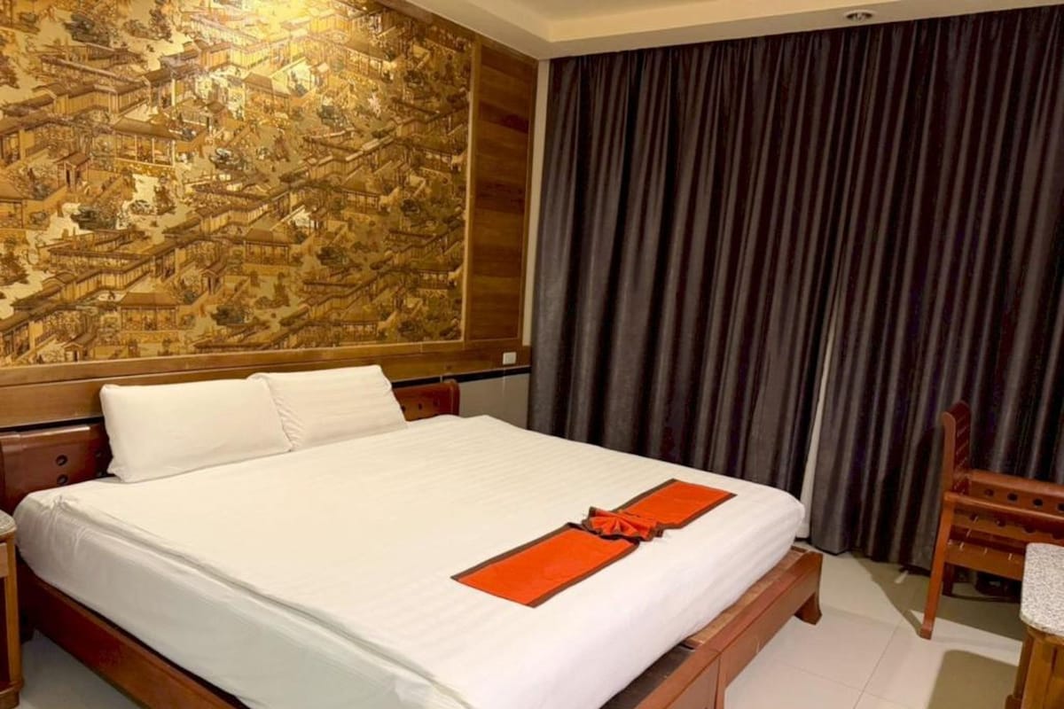 Premium bedding, desk, free WiFi, bed sheets
