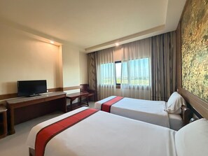 Deluxe Triple Room, City View | Premium bedding, desk, laptop workspace, free WiFi - Sunday Grand Jomtien Pattaya (Pattaya)