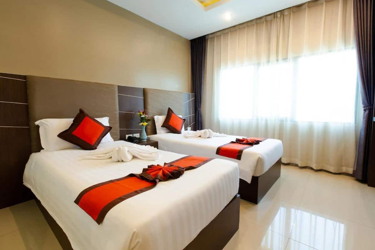 Quarto duplo superior | Roupas de cama premium, escrivaninha, espaço de trabalho para notebook