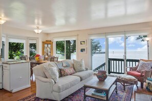 Living area - Home w/ Beach Access Boat Slip Basketball Court (Shady Side)