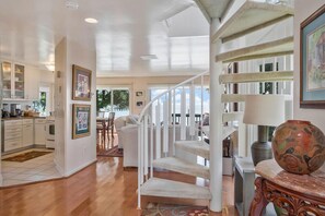 Living area - Home w/ Beach Access Boat Slip Basketball Court (Shady Side)