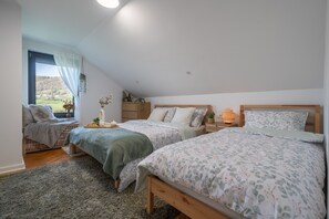 3 bedrooms, desk, iron/ironing board, free WiFi