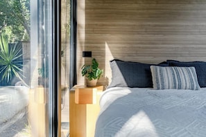1 bedroom, bed sheets