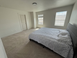 4 bedrooms, free WiFi