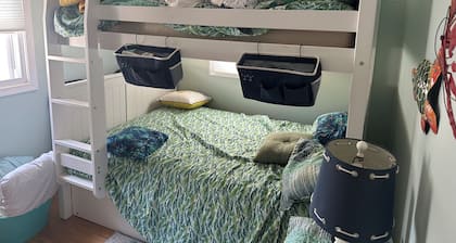 Charming 2-bedroom bungalow in Ortley Beach with WiFi, AC