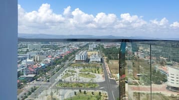 Deluxe-Doppelzimmer, Balkon, Meerblick | Blick auf die Straße