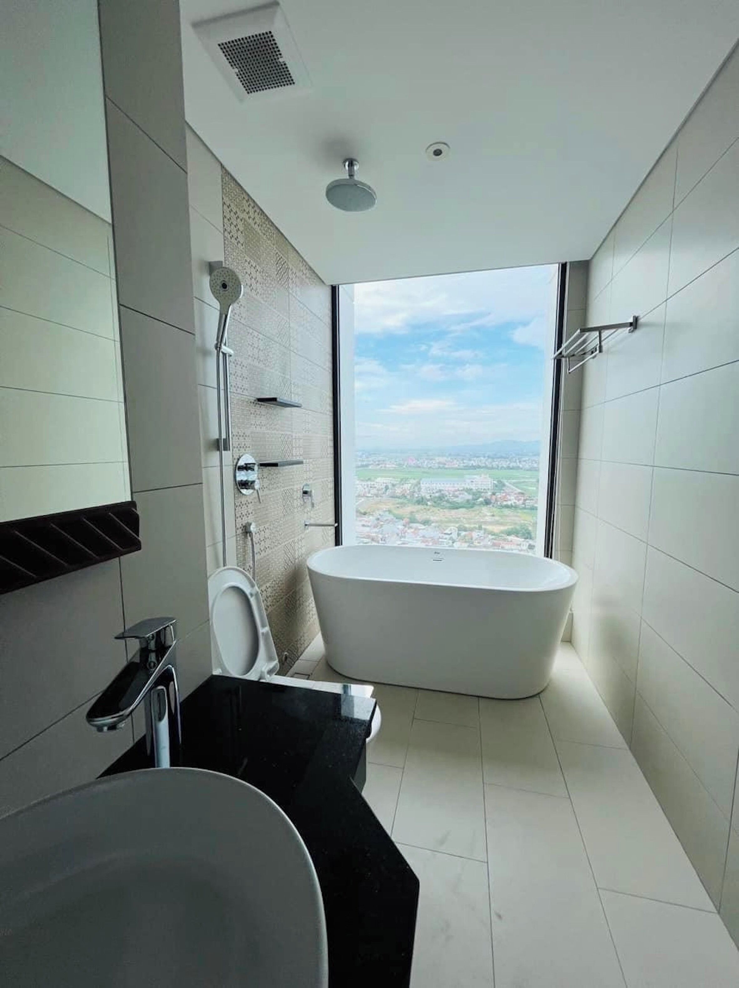Quarto casal luxo, sacada, vista para o mar | Banheiro | Produtos de toalete de grife, secador de cabelo, roupões de banho 