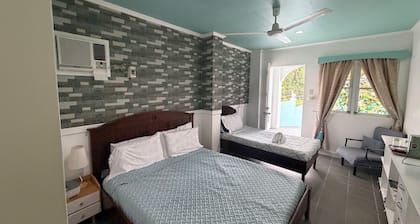 Tranquil B & B with AC / Rooftop Lounge/ Bar / Cabanas and Gourmet Kitchen