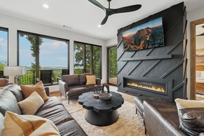 Smart TV, fireplace