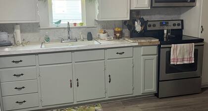 Charming 1-bedroom house with WiFi, AC in pleasant Alvord