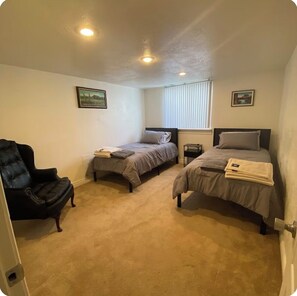 Iron/ironing board, WiFi, bed sheets