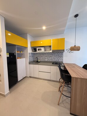 Micro-ondes, four, plaque de cuisson