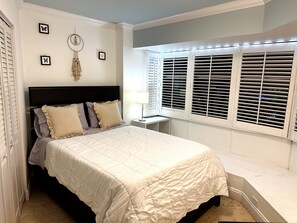 Room - 1.5 Blocks from the Beach 2BR/2BA Miami Beach Condo (Miami Beach)