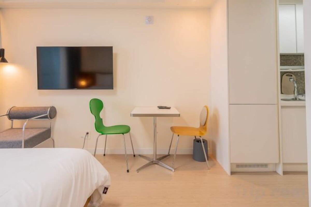 Premium bedding, desk, laptop workspace, free WiFi