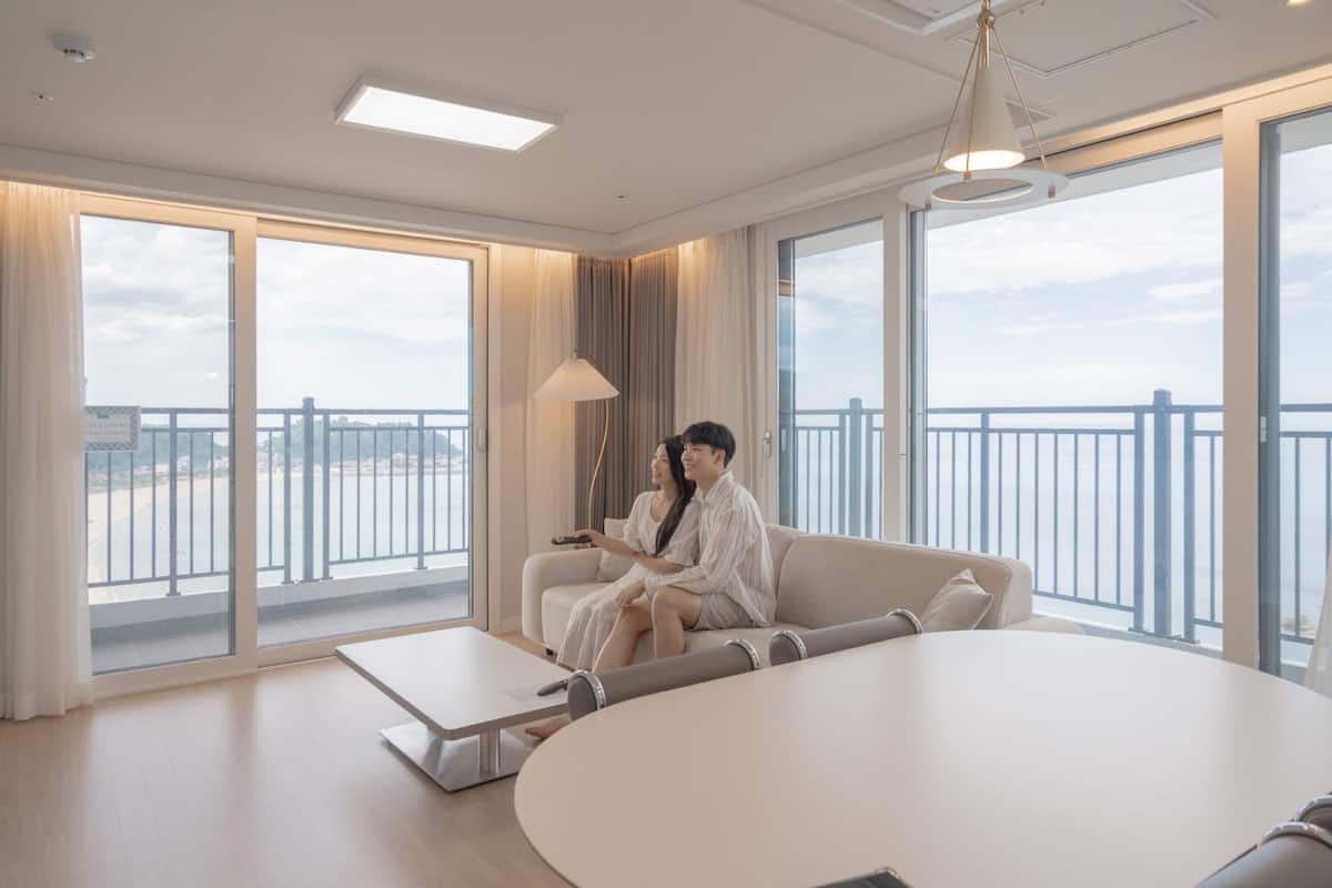 Panorama Suite Ocean View B | Premium bedding, desk, laptop workspace, WiFi (free)