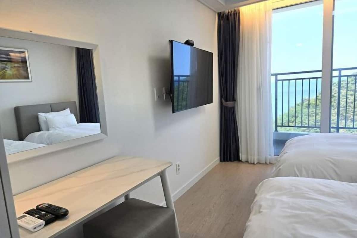 Desk, laptop workspace, free WiFi
