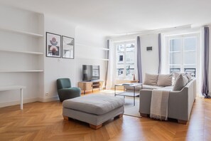 Fernseher, Stereoanlage