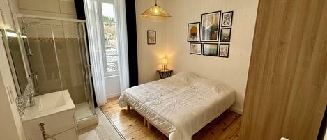 2 chambres, fer et planche à repasser, Wi-Fi gratuit