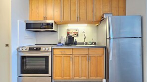 Fridge, microwave, oven, coffee/tea maker