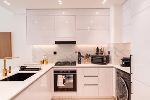 Coffee/tea maker, fridge, microwave, oven