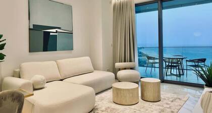 Seafront Luxury Apt W Balcony & Impressive Amenities