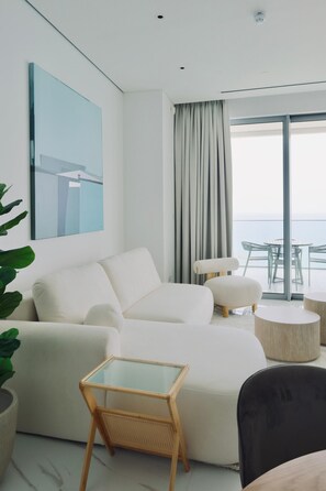 TV - Luxury 1 Bed in Trilogy, Limassol Seafront (Limassol)