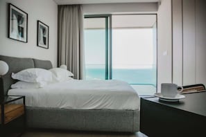 1 bedroom, iron/ironing board, free WiFi, bed sheets - Seafront Luxury Apt w/ Infinity Pool & Spa (Limassol)