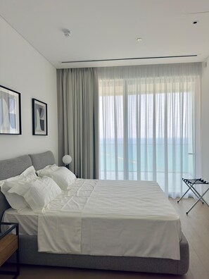 Tabla de planchar con plancha, wifi gratis y ropa de cama 