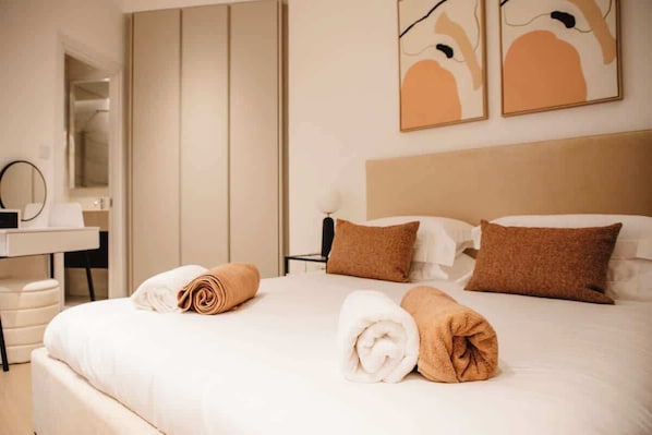2 bedrooms, iron/ironing board, free WiFi, bed sheets