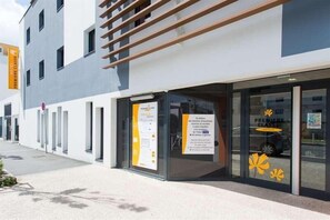 Exterior detail - Ibis Budget LA Rochelle (LA ROCHELLE)