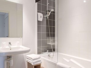 Bathroom - Ibis Budget LA Rochelle (LA ROCHELLE)
