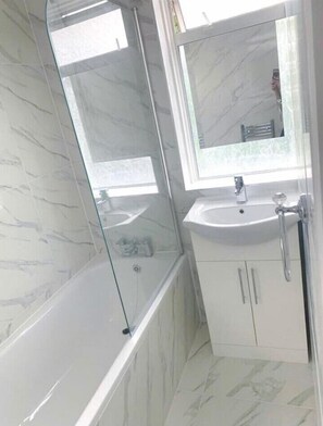 Douche, serviettes fournies