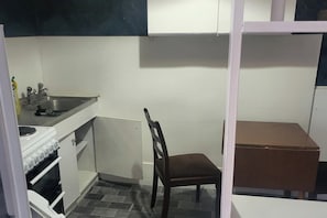 Frigorífic, microones, forn i placa de cuina