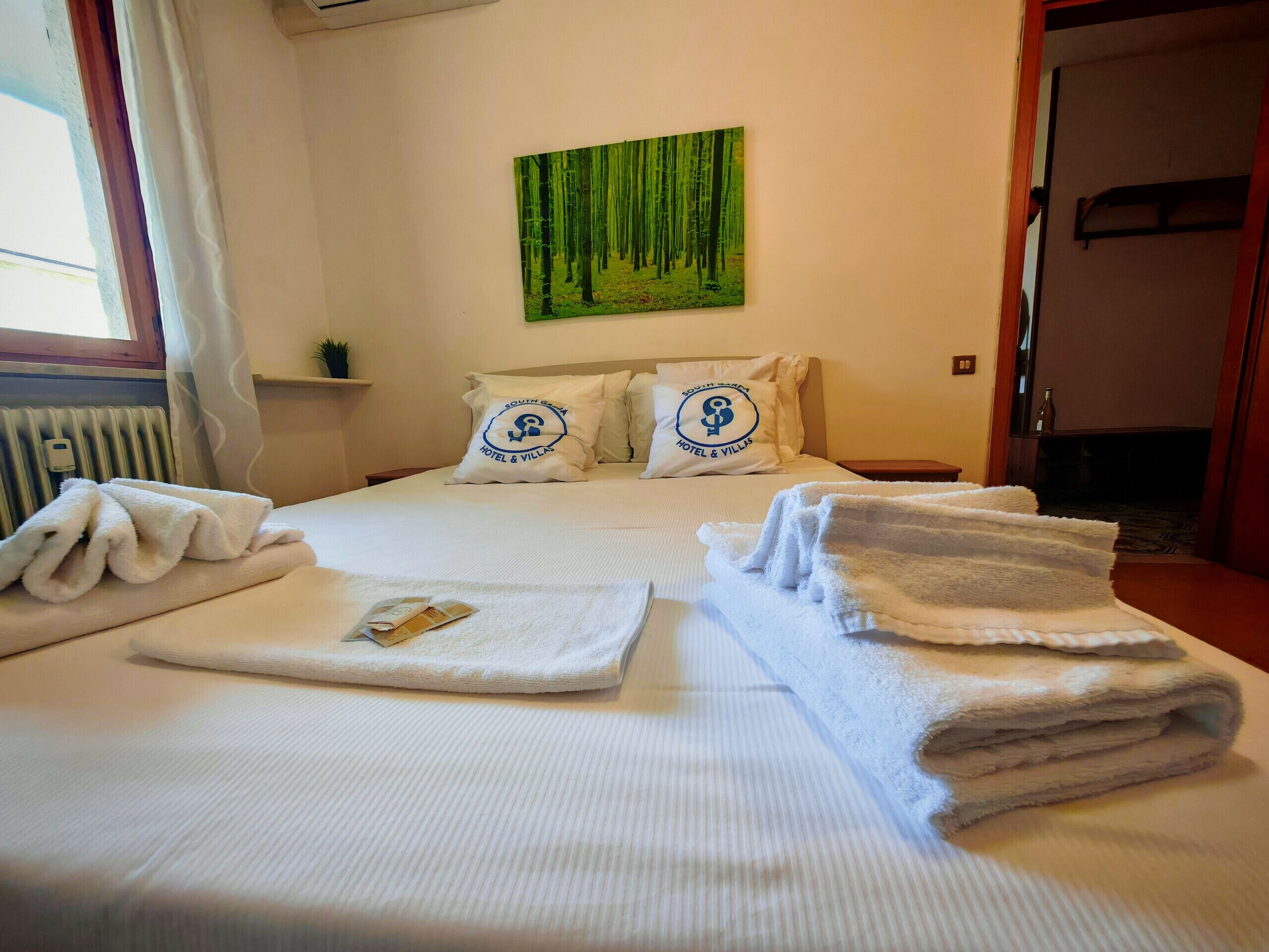 Travel cot, free WiFi, bed sheets