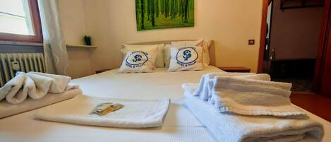 Reisekinderbett, kostenloses WLAN, Bettwäsche