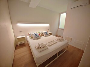 Free WiFi, bed sheets - SG Luxury - Pieds dans l'eau Torri (Torri del Benaco)