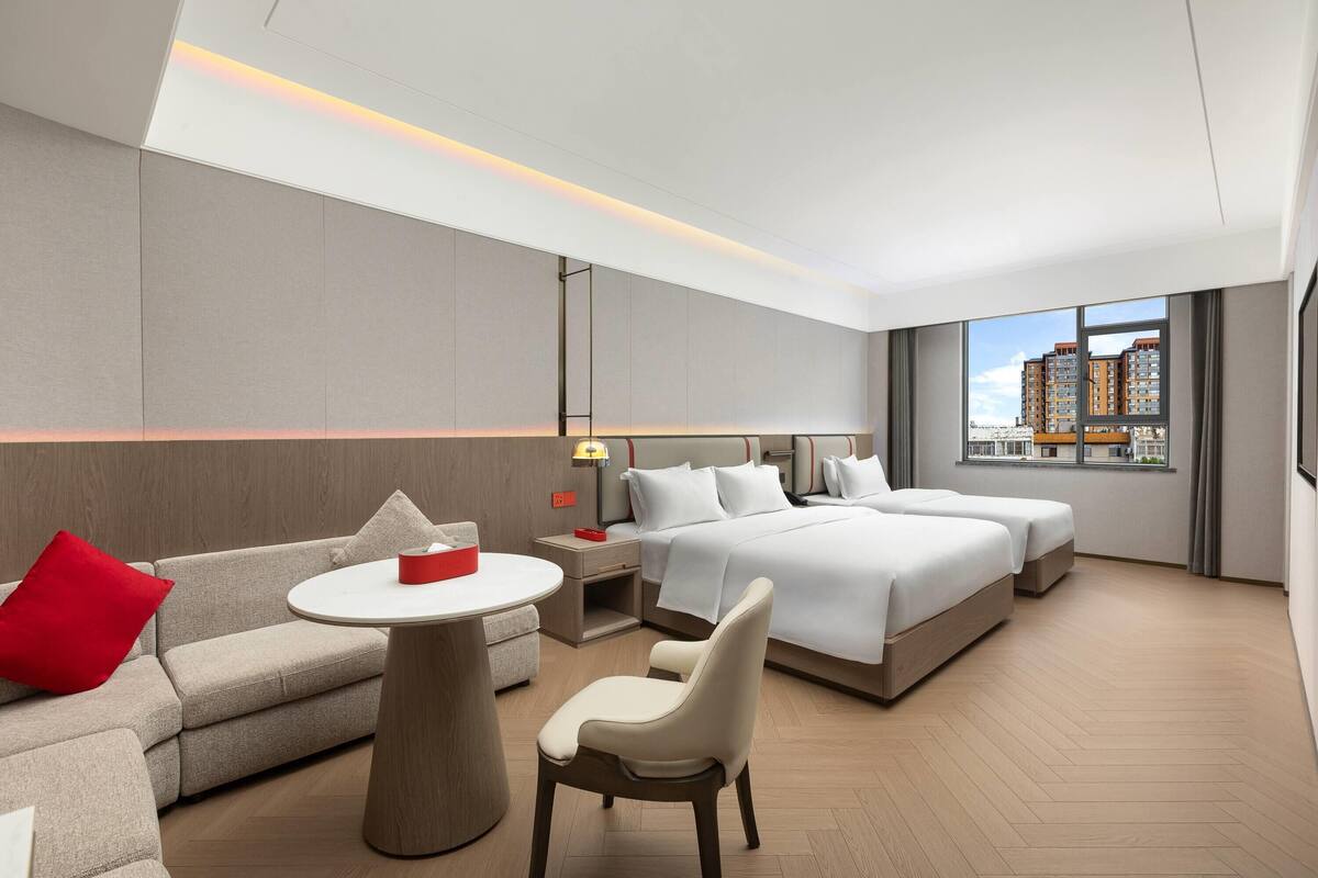 Family Room, 1 King Bed, Non Smoking
