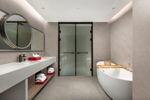 Suite, 1 King Bed, Non Smoking | Bathroom - Ramada Encore by Wyndham Kunming Jingkai (Kunming)