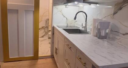 (NOT available yet)
ESTATE: RARE 6BR PLUS 2BR/ total 3Bath and 2 kitchen