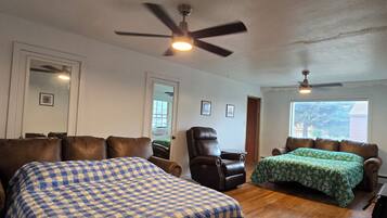 4 bedrooms, WiFi, bed sheets