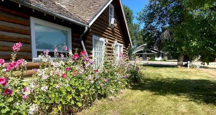 4-bedroom house in serene Cowley with WiFi, AC. Come enjoy northern Wyoming!
