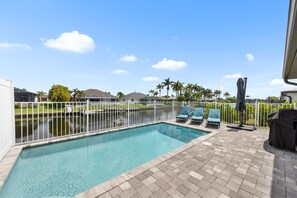 Et oppvarmet basseng