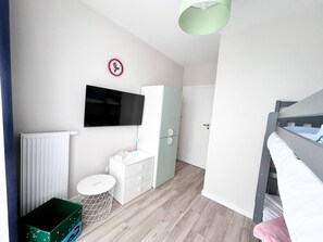 Iron/ironing board, free WiFi, bed sheets, wheelchair access